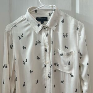 Banana Republic White Oxford Shirt with Rabbit Print ptp 20 Length 28 size small